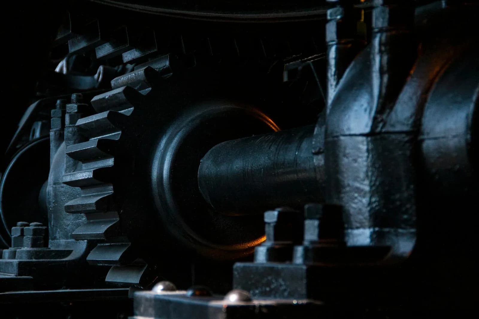 Machined gears and a driveshaft in near darkness